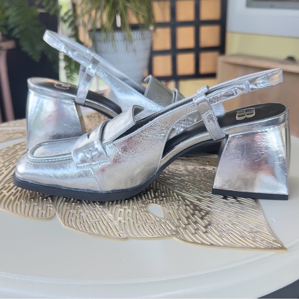GB Work-Wife Crinkle Silver Metallic Slingback Heeled Loafers Size 7